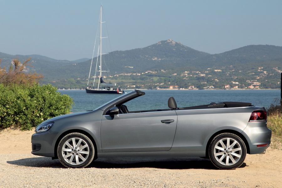  Volkswagen Golf Cabrio 2011 года  (фото 17 из 69)